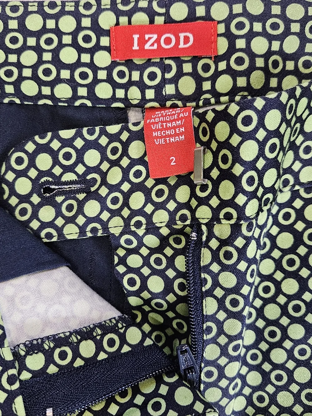 Izod Bermuda Golf Shorts Womens 2 Green Blue Geometric Mid Rise Outdoor‎ Wear